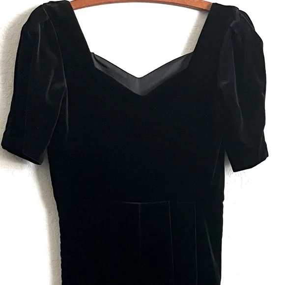 LAURA ASHLEY Vintage Black Velvet Dress Sweetheart Neckline Size 8 *Runs Small - Picture 12 of 16